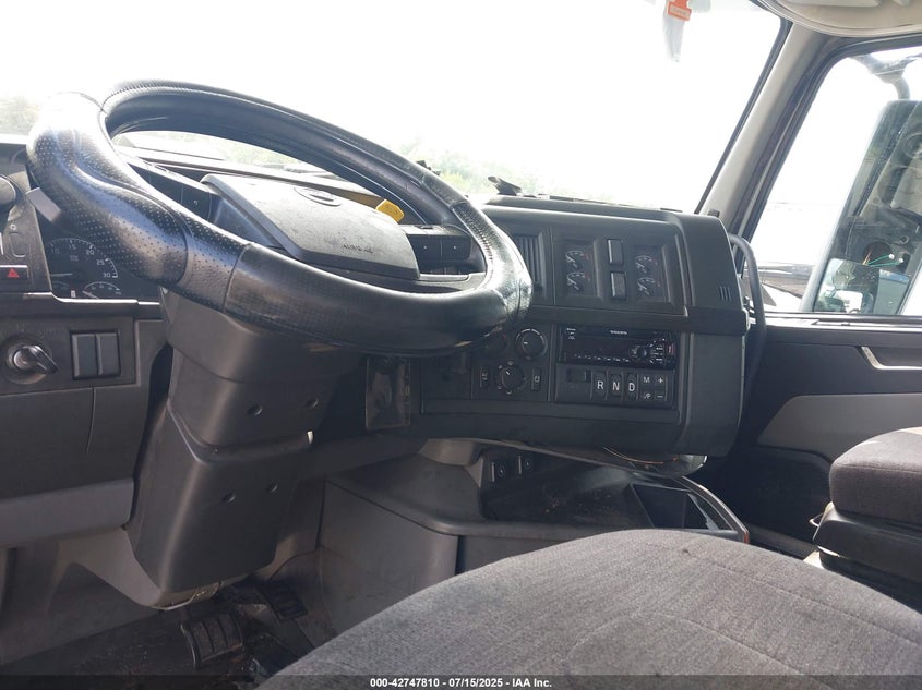 2019 Volvo Vnl VIN: 4V4NC9EH8KN198353 Lot: 42747810