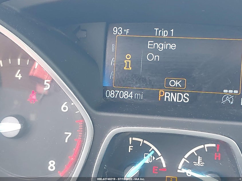 VIN 1FMCU9GD8HUB33748 2017 FORD ESCAPE SE