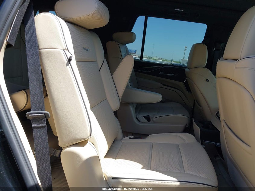 CADILLAC ESCALADE - zdjęcie 8