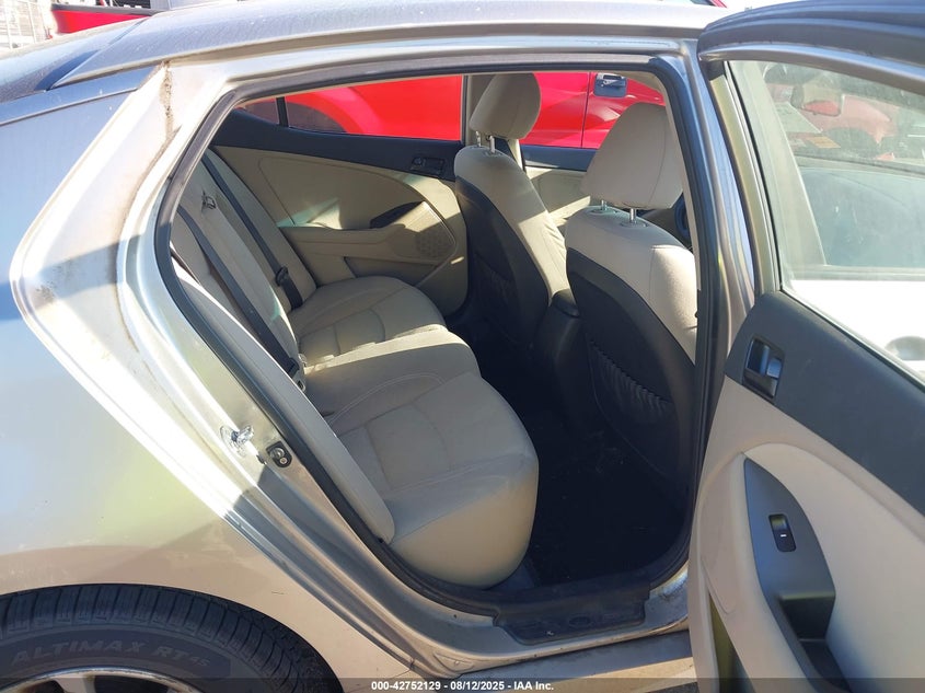 KNAGM4A74C5298319 2012 KIA OPTIMA photo no. 8