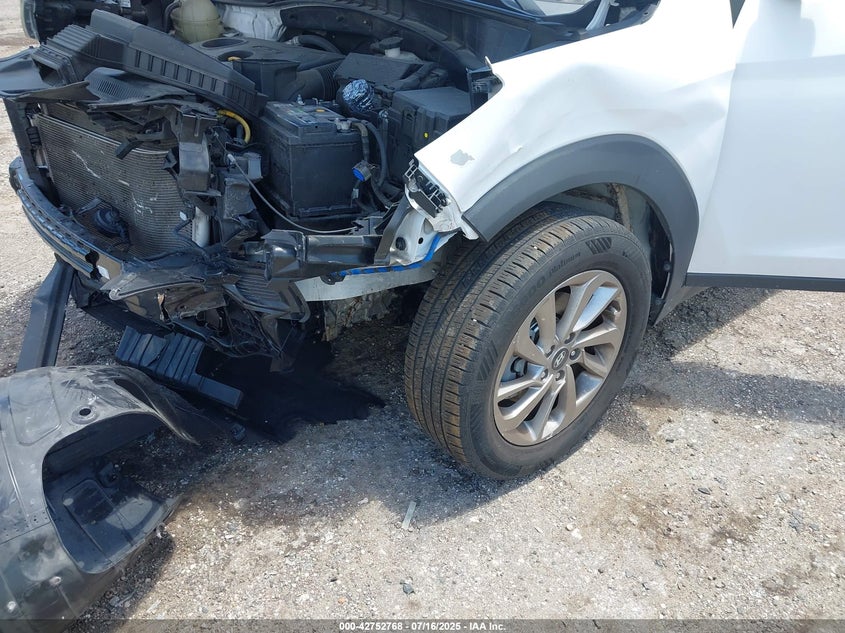 KM8J23A45HU323669 2017 HYUNDAI TUCSON photo no. 6