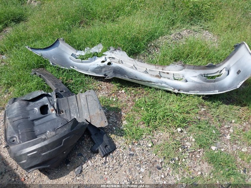 2002 Toyota Camry Le VIN: JTDBE32K220109833 Lot: 42753636