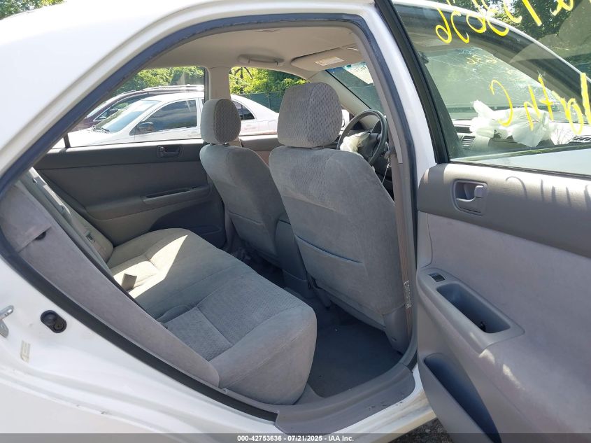 2002 Toyota Camry Le VIN: JTDBE32K220109833 Lot: 42753636