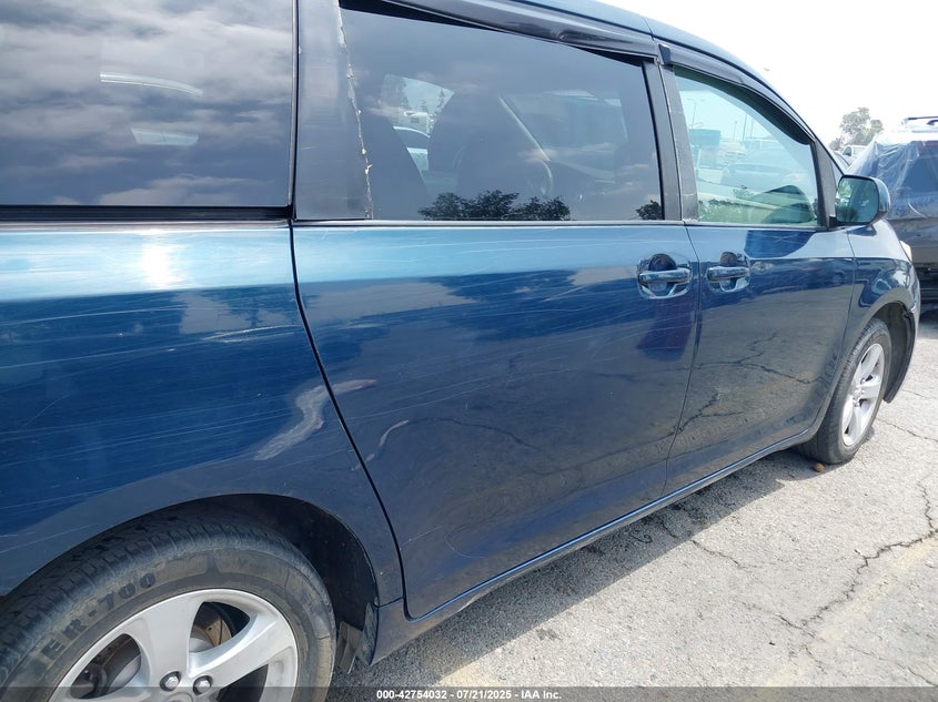 2011 Toyota Sienna Le V6 VIN: 5TDKK3DC5BS138299 Lot: 42754032