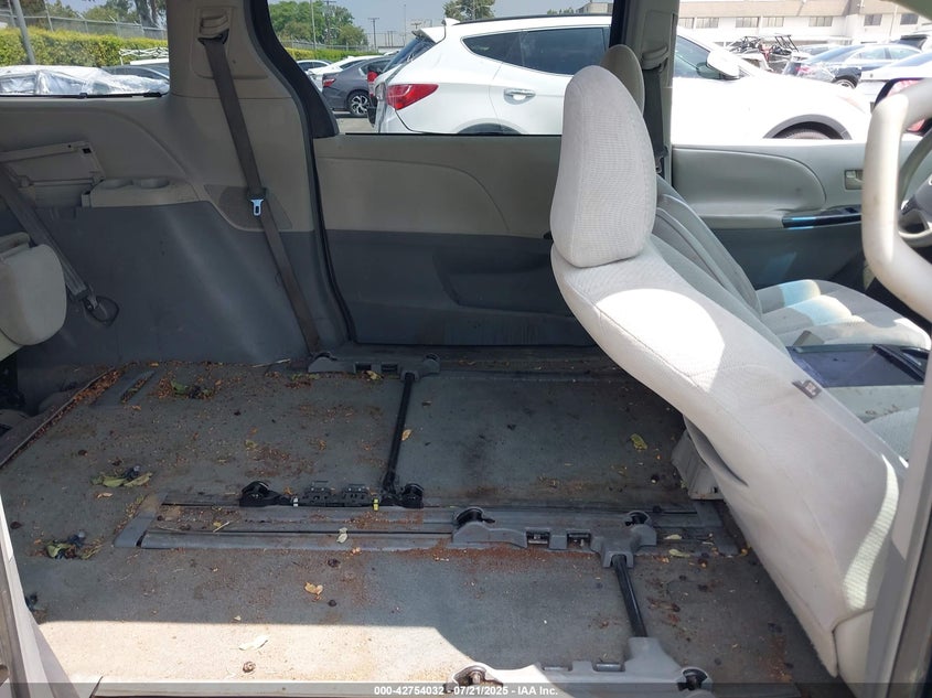 2011 Toyota Sienna Le V6 VIN: 5TDKK3DC5BS138299 Lot: 42754032