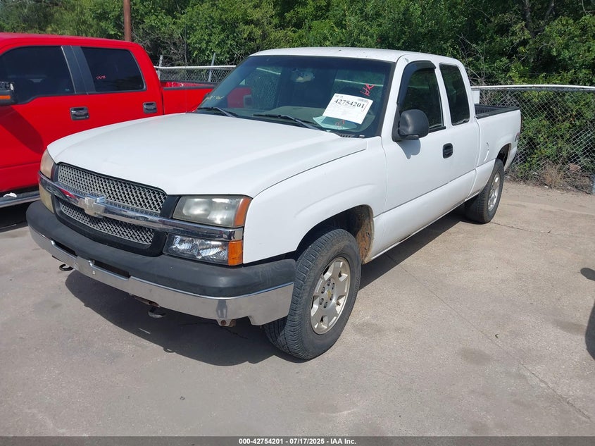 2005 Chevrolet Silverado, Normal Wear & Tear, IAAI, VIN 2GCEK19V851310946 — photo 2