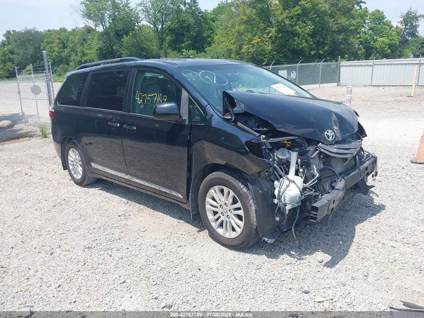 2016 TOYOTA SIENNA XLE 8 PASSENGER - 5TDYK3DCXGS748104
