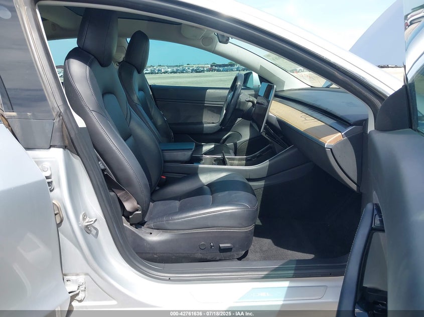 5YJ3E1EA1JF048664 2018 TESLA MODEL 3 photo no. 5