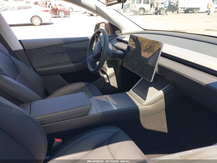 2026 Tesla Model Y - 7SAYGDEE3TF354680