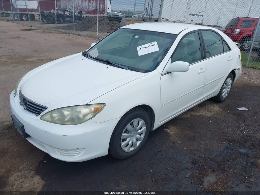 2005 Toyota Camry Le white sedan gasoline 4T1BE32K25U029733 photo #3