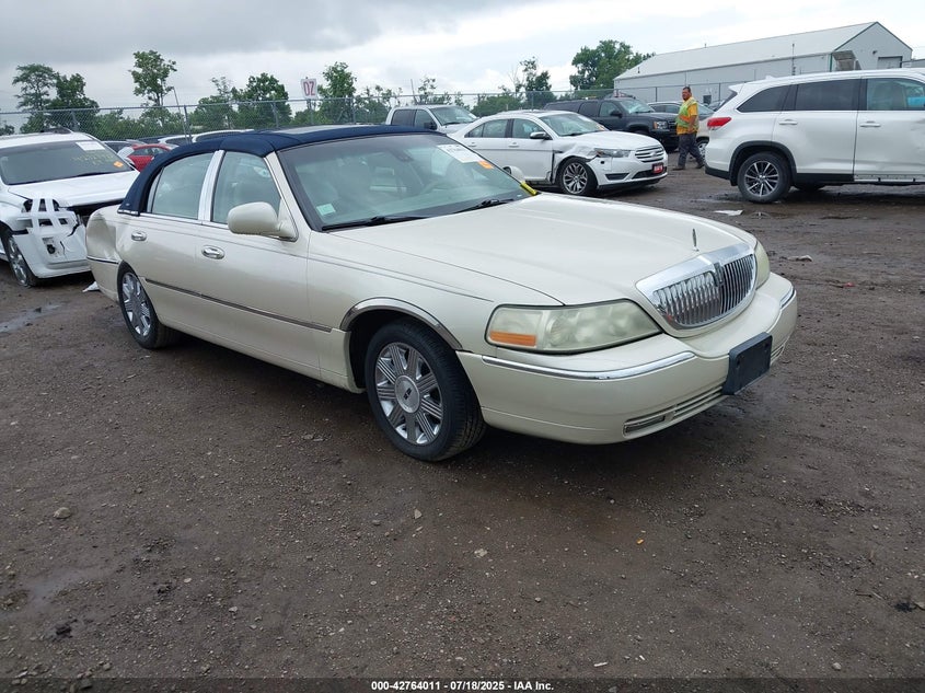 1LNHM83W23Y623157 2003 Lincoln Town Car Cartier auction photo 1