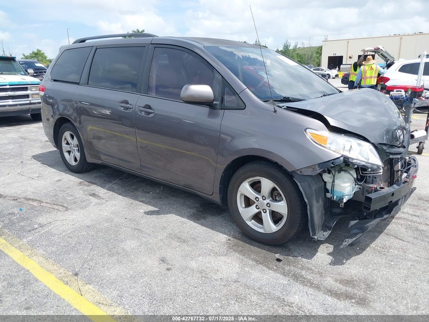 5TDKK3DC9CS272895 2012 Toyota Sienna Le V6 8 Passenger auction photo 1