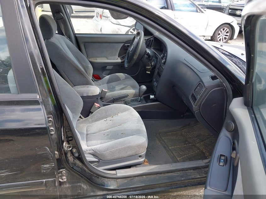 KMHDN46D54U815972 2004 HYUNDAI ELANTRA photo no. 5