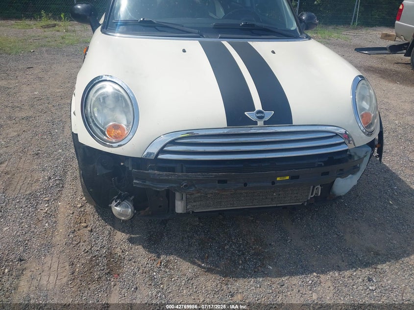 WMWMF3C50ATZ26274 2010 MINI COOPER photo no. 6