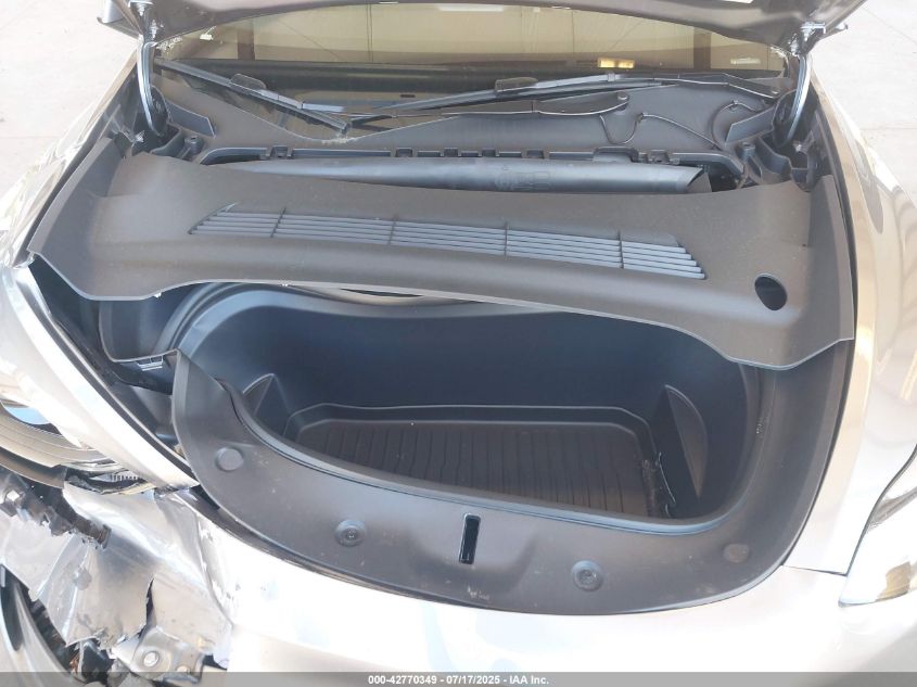 2025 Tesla Model Y Performance Dual Motor All-Wheel Drive VIN: 7SAYGDEF5SA353325 Lot: 42770349