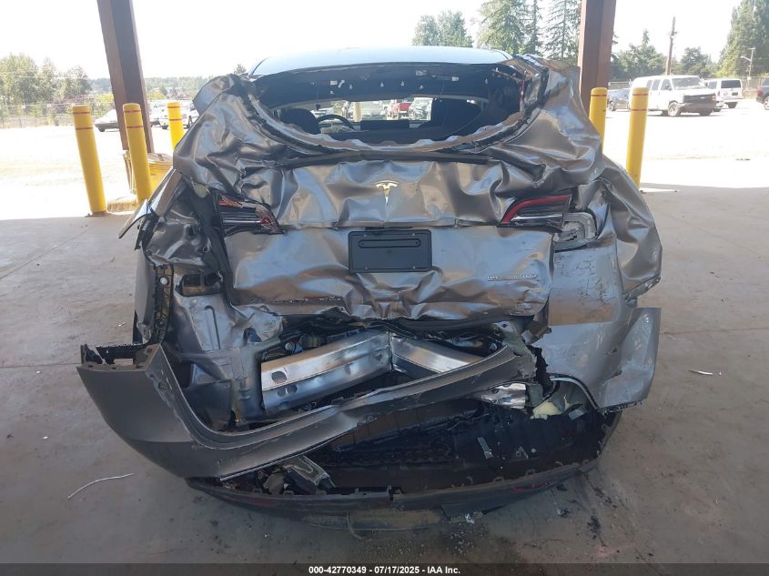 2025 Tesla Model Y Performance Dual Motor All-Wheel Drive VIN: 7SAYGDEF5SA353325 Lot: 42770349