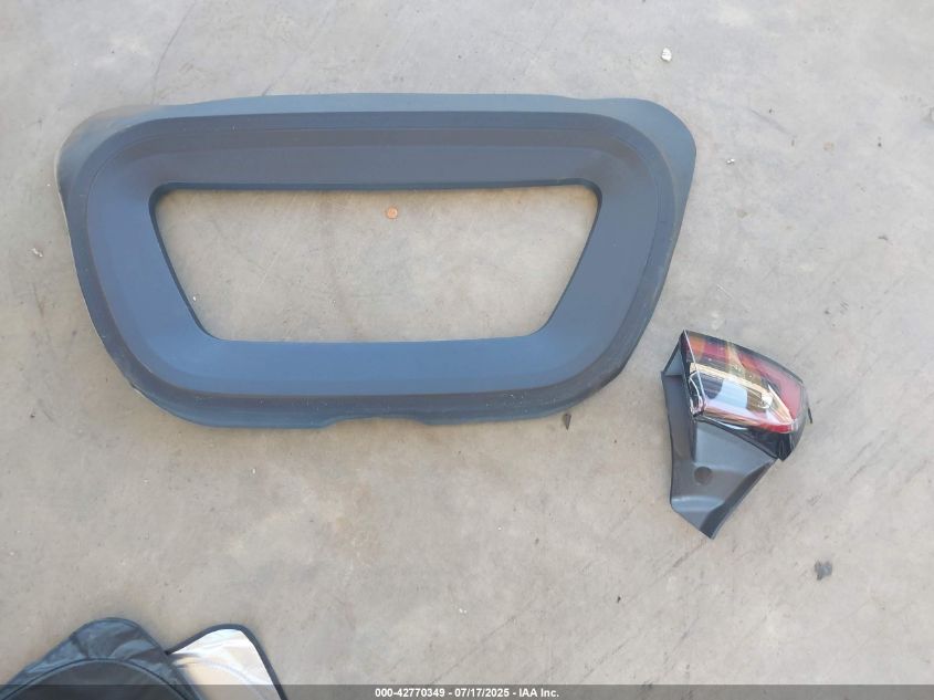 2025 Tesla Model Y Performance Dual Motor All-Wheel Drive VIN: 7SAYGDEF5SA353325 Lot: 42770349