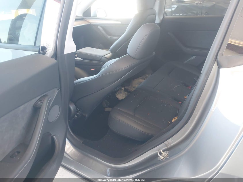 2025 Tesla Model Y Performance Dual Motor All-Wheel Drive VIN: 7SAYGDEF5SA353325 Lot: 42770349