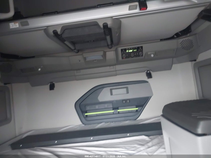 2025 Volvo New Vnl VIN: 4V4BC9EJ3SN693338 Lot: 42774511