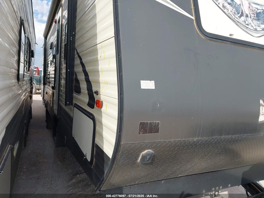 4X4TPUG25HP063227 2017 Palomino Other auction photo 1