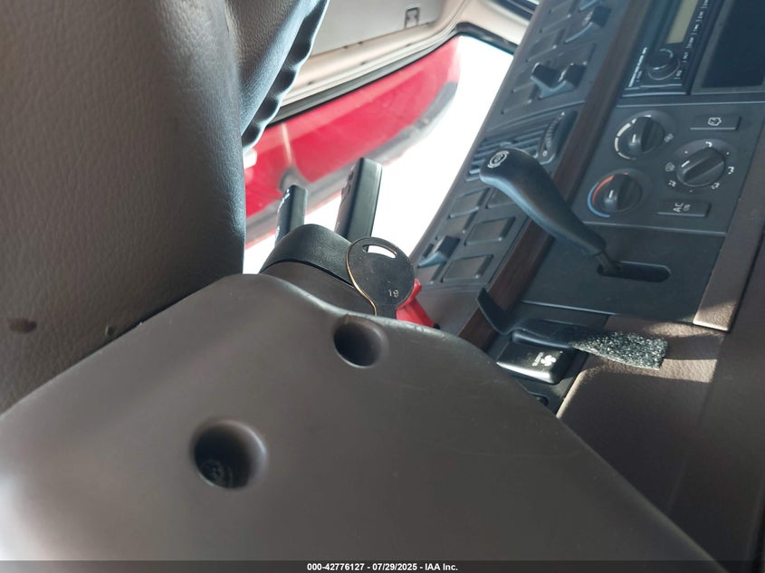 2013 Volvo Vn Vnl VIN: 4V4NC9EG7DN132144 Lot: 42776127