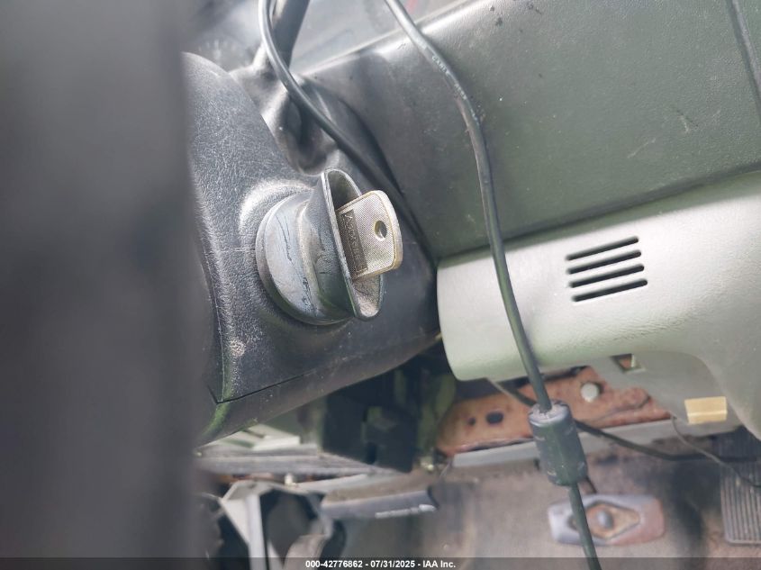 2005 Ford F-350 Xl/Xlt VIN: 1FTWF31P05EB04374 Lot: 42776862