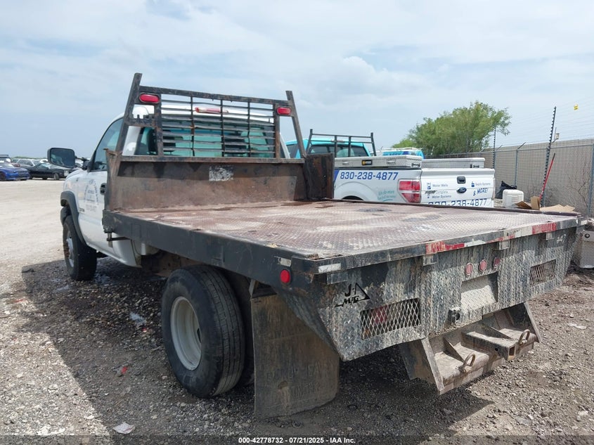 2003 Chevrolet Silverado 3500 Chassis white truck gasoline 1GBJC34UX3E289460 photo #4