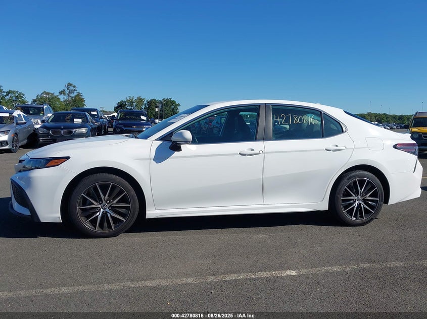 2022 TOYOTA CAMRY SE 4T1G11AK0NU702624