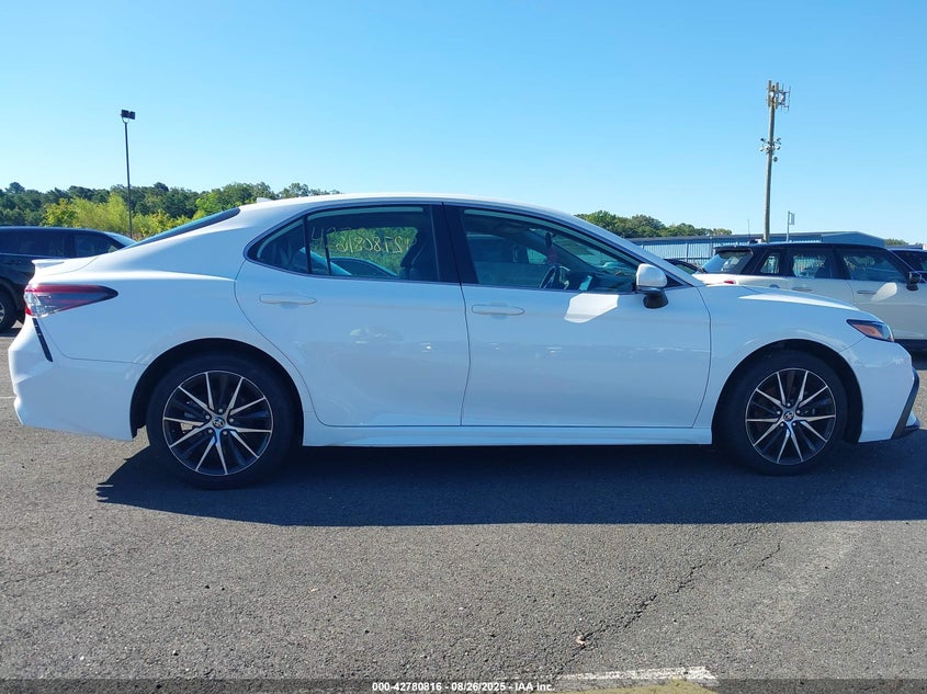 2022 TOYOTA CAMRY SE 4T1G11AK0NU702624
