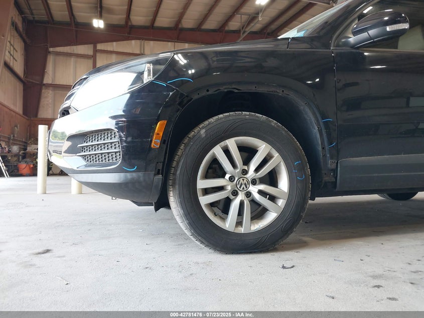 2017 VOLKSWAGEN TIGUAN 2.0T/2.0T S - WVGBV7AX6HK029013