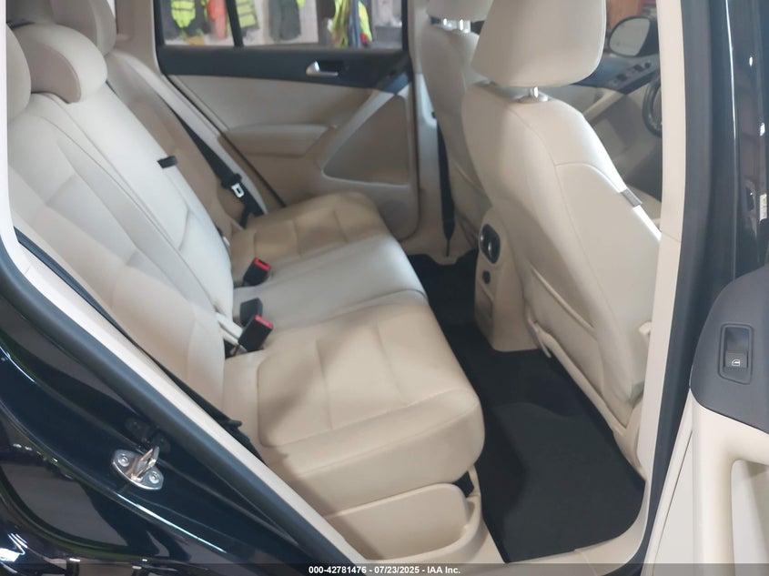 2017 VOLKSWAGEN TIGUAN 2.0T/2.0T S - WVGBV7AX6HK029013