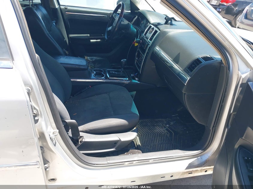 2010 Chrysler 300C Hemi VIN: 2C3CA6CT5AH126021 Lot: 42781872