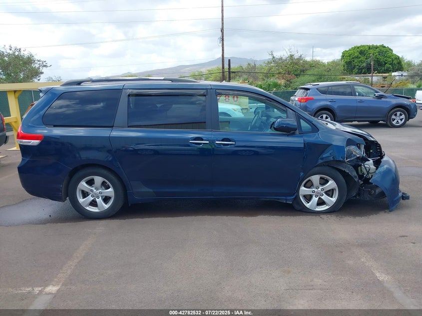 2011 Toyota Sienna Xle V6/Xle V6 Auto Access Seat VIN: 5TDYK3DC1BS127567 Lot: 42782532