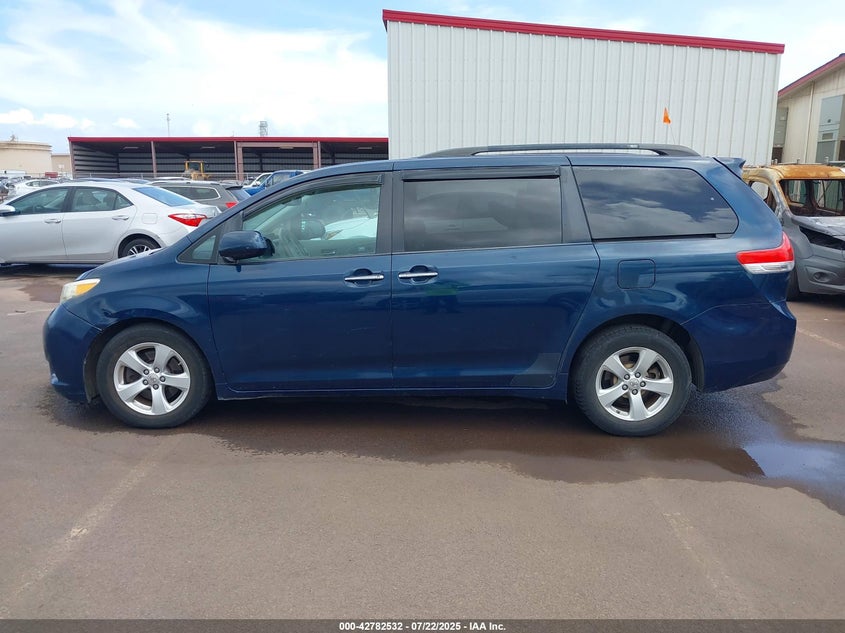2011 Toyota Sienna Xle V6/Xle V6 Auto Access Seat VIN: 5TDYK3DC1BS127567 Lot: 42782532