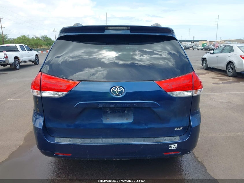 2011 Toyota Sienna Xle V6/Xle V6 Auto Access Seat VIN: 5TDYK3DC1BS127567 Lot: 42782532