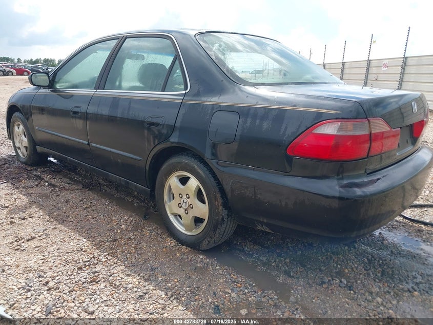 1HGCG1654WA053029 1998 HONDA ACCORD photo no. 3