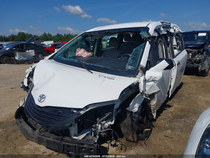TOYOTA SIENNA - zdjęcie 2
