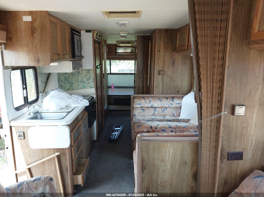 1985 Chevrolet P30 VIN: 1GBKP37W6F3303683 Lot: 42784309