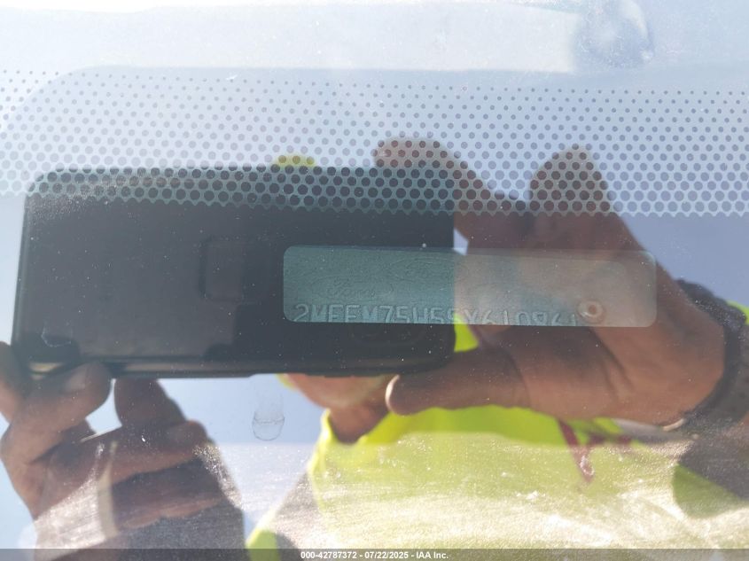 2005 Mercury Grand Marquis Ls/Lse VIN: 2MEFM75W55X610861 Lot: 42787372