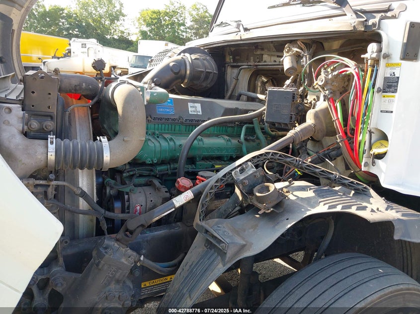 2015 Volvo Vn Vnl VIN: 4V4NC9EH3FN919832 Lot: 42788776