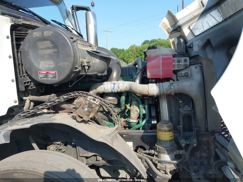 2015 Volvo Vn Vnl VIN: 4V4NC9EH3FN919832 Lot: 42788776