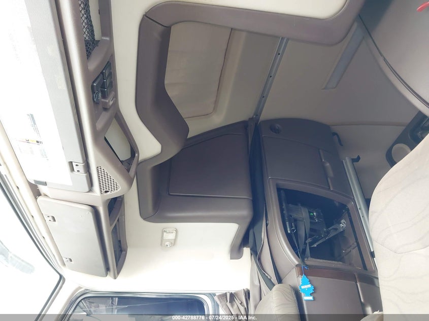 2015 Volvo Vn Vnl VIN: 4V4NC9EH3FN919832 Lot: 42788776