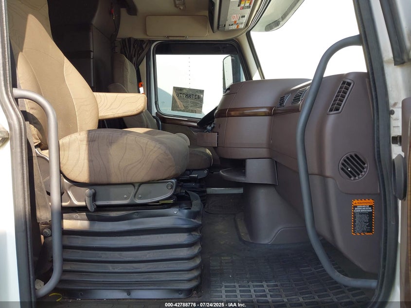 2015 Volvo Vn Vnl VIN: 4V4NC9EH3FN919832 Lot: 42788776