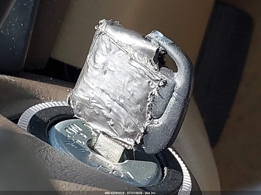 2000 Nissan Maxima Gle/Gxe/Se VIN: JN1CA31DXYT703812 Lot: 42791019