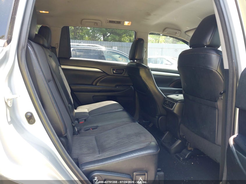 TOYOTA HIGHLANDER - zdjęcie 8