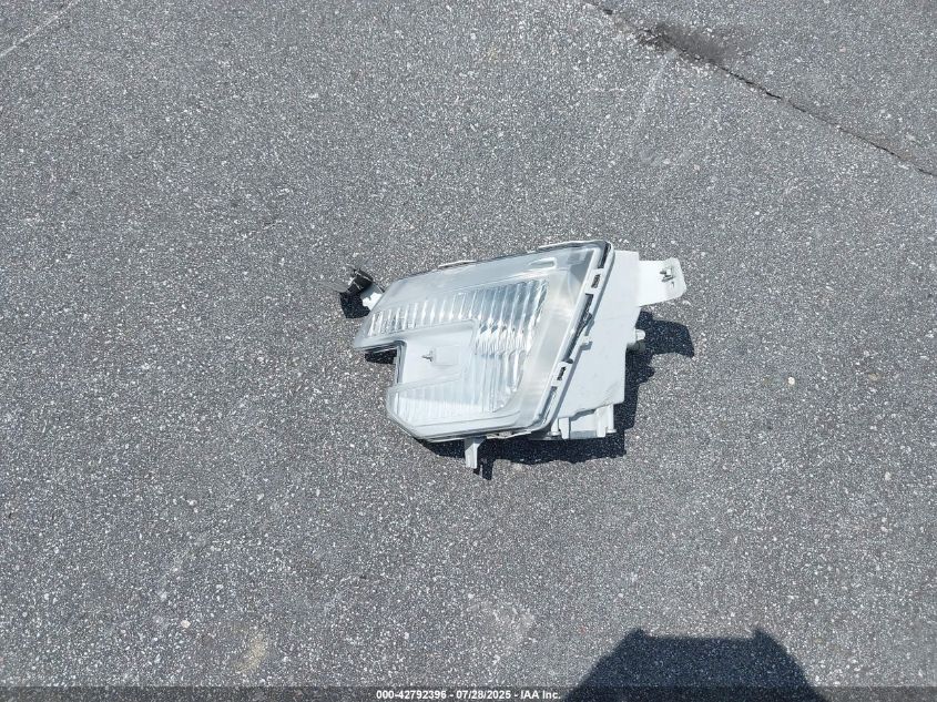 2016 Ford Explorer Sport VIN: 1FM5K8GT4GGB38586 Lot: 42792396