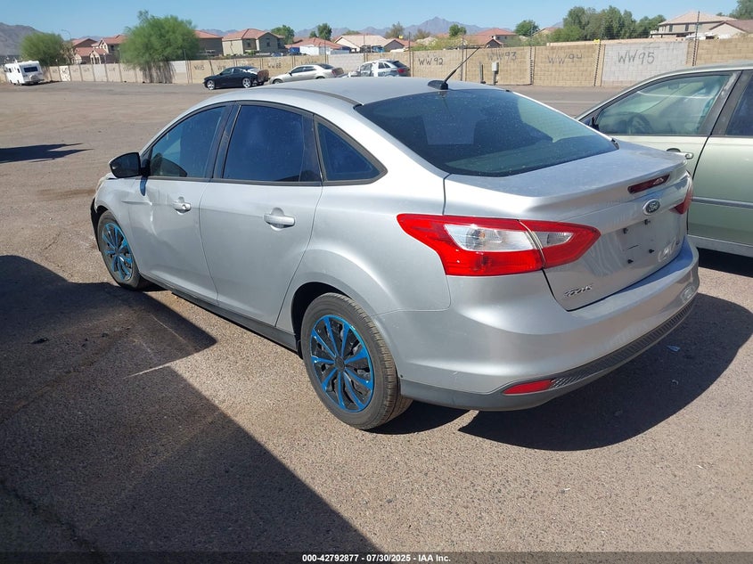 Vin: 1fahp3f2xcl325014, lot: 43286300, ford focus se 20123