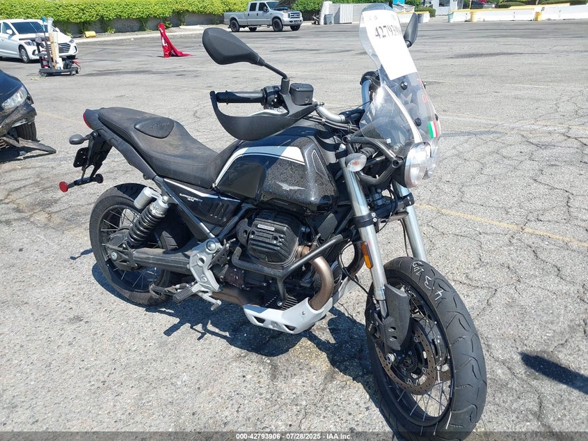 2023 Moto Guzzi V85 Tt