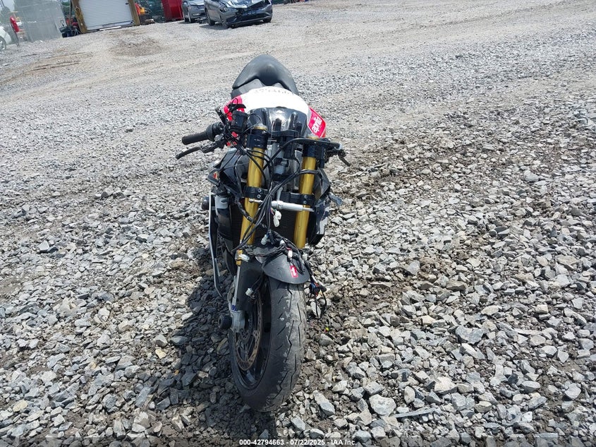 VIN: ZD4KGU004JS000735 2018 APRI TUONO V4 1100 RR