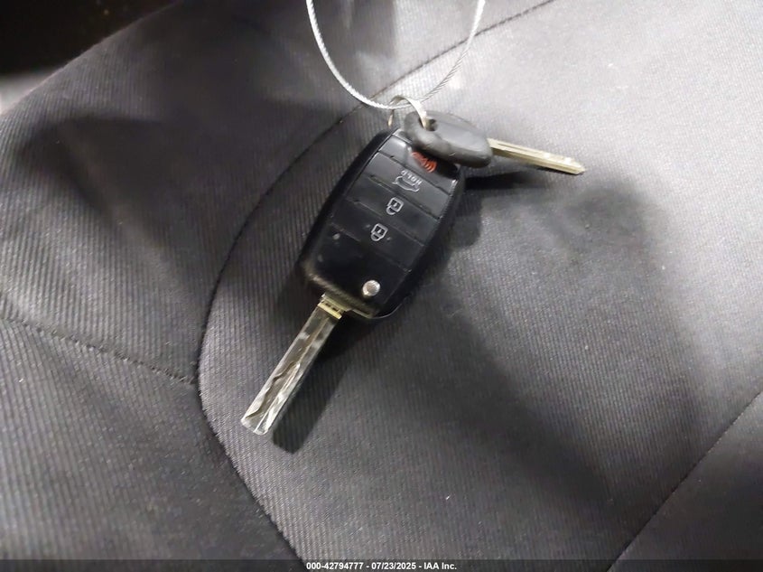 2014 Kia Soul + VIN: KNDJP3A56E7022398 Lot: 42794777